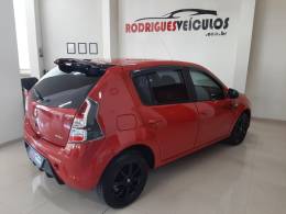RENAULT - SANDERO - 2012/2013 - Vermelha - R$ 37.900,00