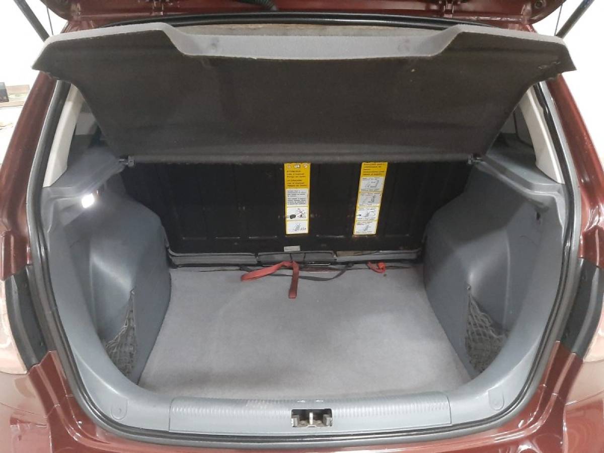 VOLKSWAGEN - SPACEFOX - 2007/2008 - Vermelha - R$ 31.900,00