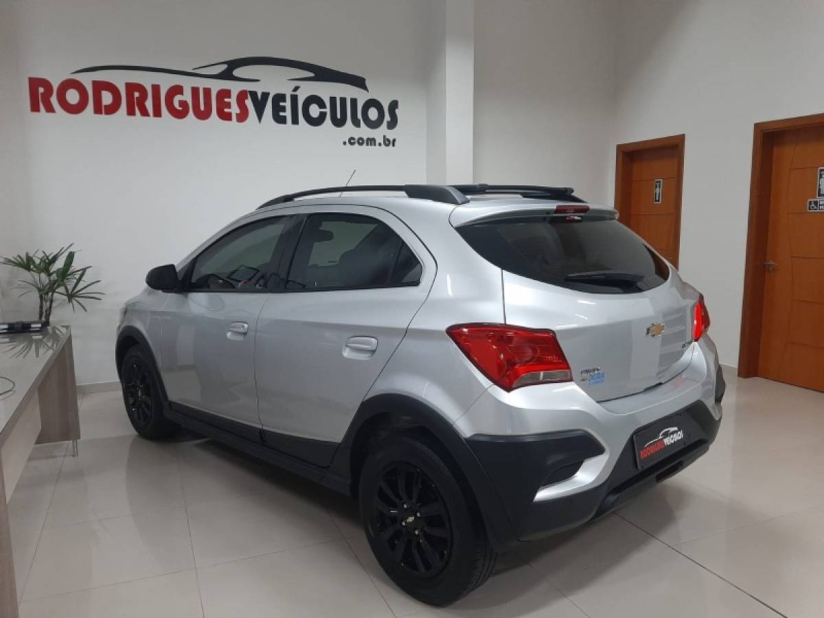 CHEVROLET - ONIX - 2019/2019 - Prata - R$ 68.900,00