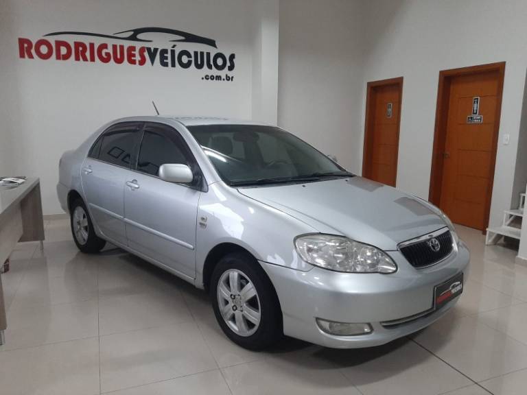 TOYOTA - COROLLA - 2007/2008 - Prata - R$ 47.900,00