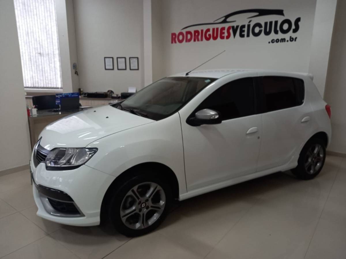 RENAULT - SANDERO - 2017/2018 - Branca - R$ 54.900,00
