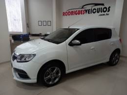 RENAULT - SANDERO - 2017/2018 - Branca - R$ 54.900,00
