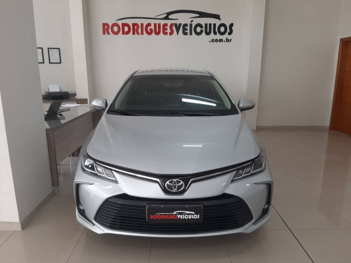 TOYOTA - COROLLA - 2020/2021 - Prata - R$ 119.990,00