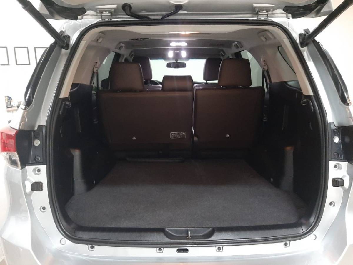 TOYOTA - HILUX SW4 - 2018/2018 - Prata - R$ 229.900,00