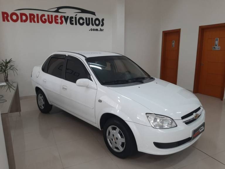 CHEVROLET - CLASSIC - 2013/2014 - Branca - R$ 27.800,00