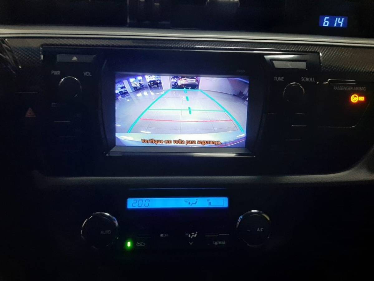 TOYOTA - COROLLA - 2016/2017 - Prata - R$ 92.900,00