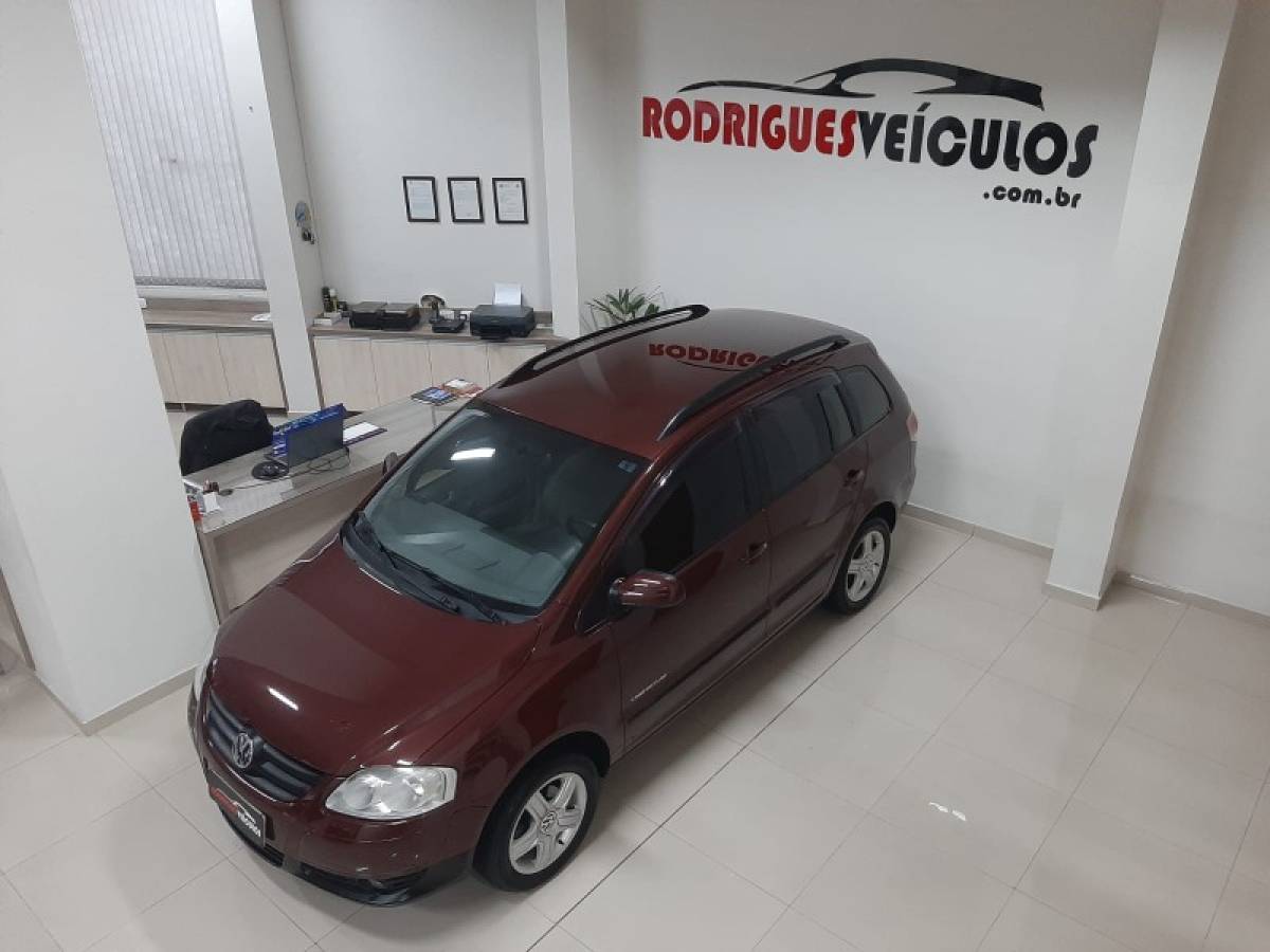 VOLKSWAGEN - SPACEFOX - 2007/2008 - Vermelha - R$ 31.900,00