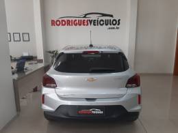 CHEVROLET - ONIX - 2023/2023 - Prata - R$ 82.900,00