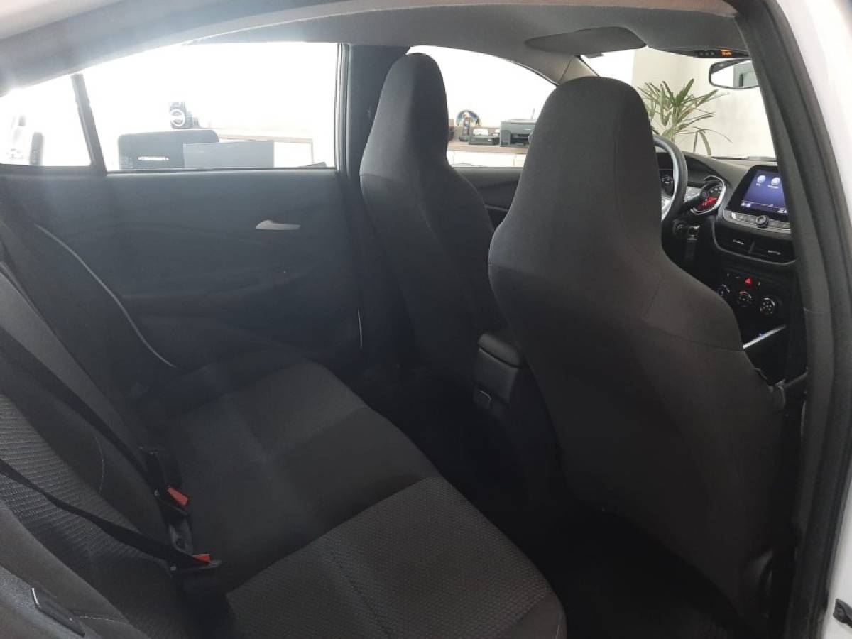 CHEVROLET - ONIX - 2022/2023 - Branca - R$ 88.900,00