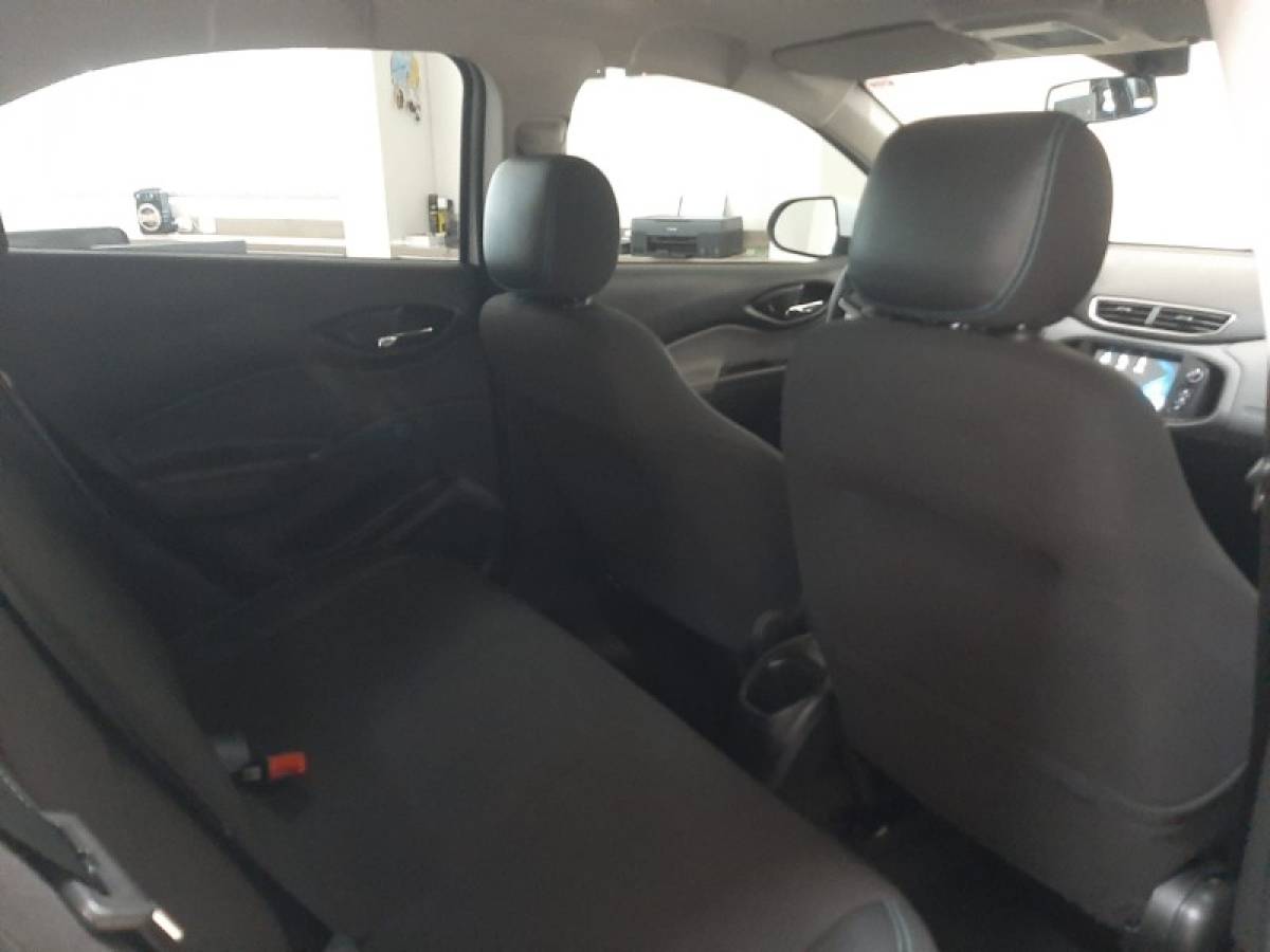 CHEVROLET - ONIX - 2018/2019 - Branca - R$ 62.900,00