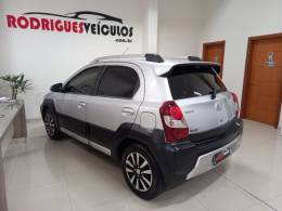TOYOTA - ETIOS CROSS - 2015/2016 - Prata - R$ 54.900,00