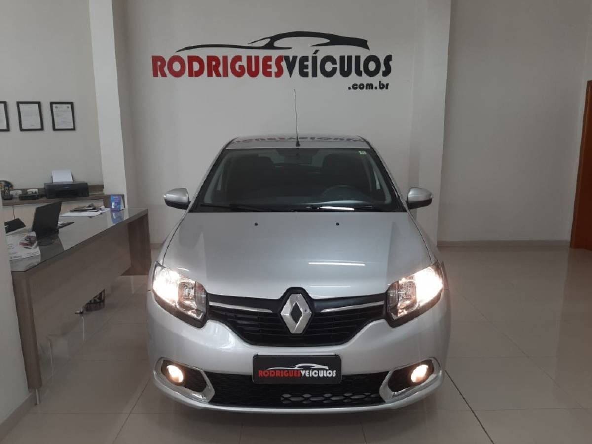 RENAULT - SANDERO - 2014/2015 - Prata - R$ 44.900,00