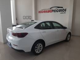 CHEVROLET - ONIX - 2022/2023 - Branca - R$ 88.900,00
