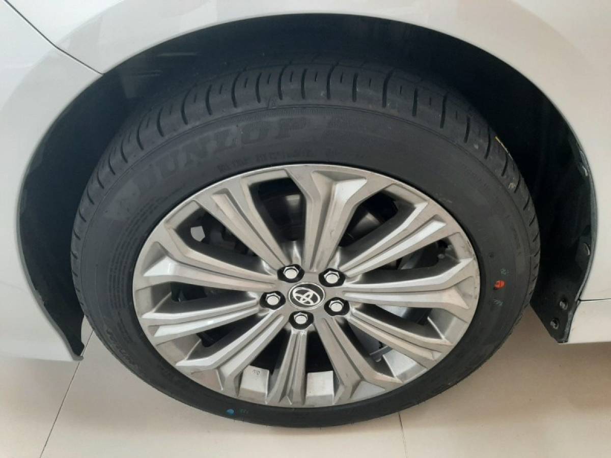 TOYOTA - COROLLA - 2020/2021 - Prata - R$ 119.990,00