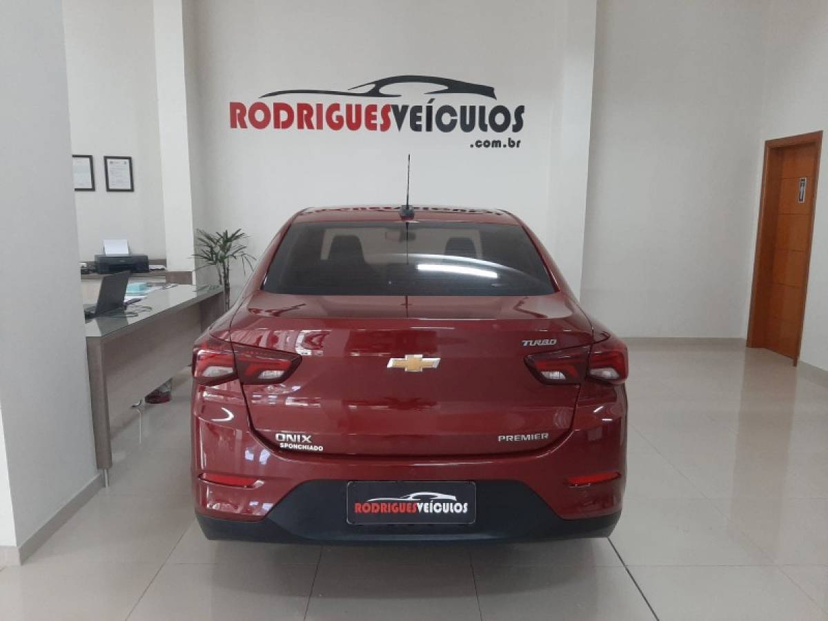 CHEVROLET - ONIX - 2022/2023 - Vermelha - R$ 93.900,00