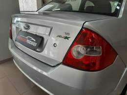FORD - FIESTA - 2005/2005 - Prata - R$ 24.900,00