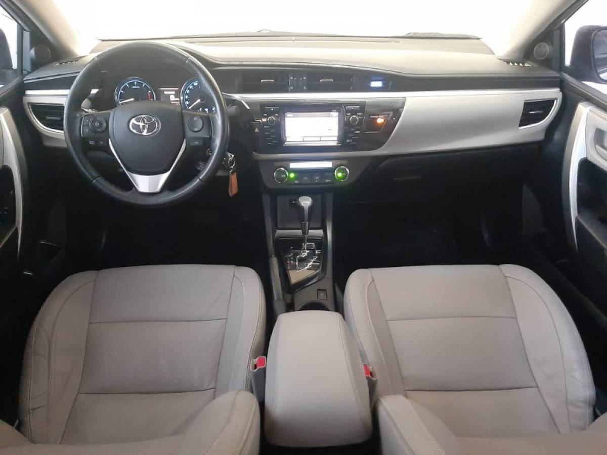 TOYOTA - COROLLA - 2014/2015 - Prata - R$ 87.900,00