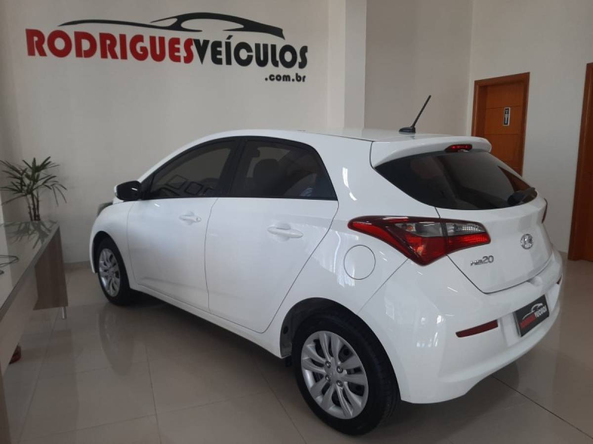HYUNDAI - HB20 - 2018/2019 - Branca - R$ 55.900,00