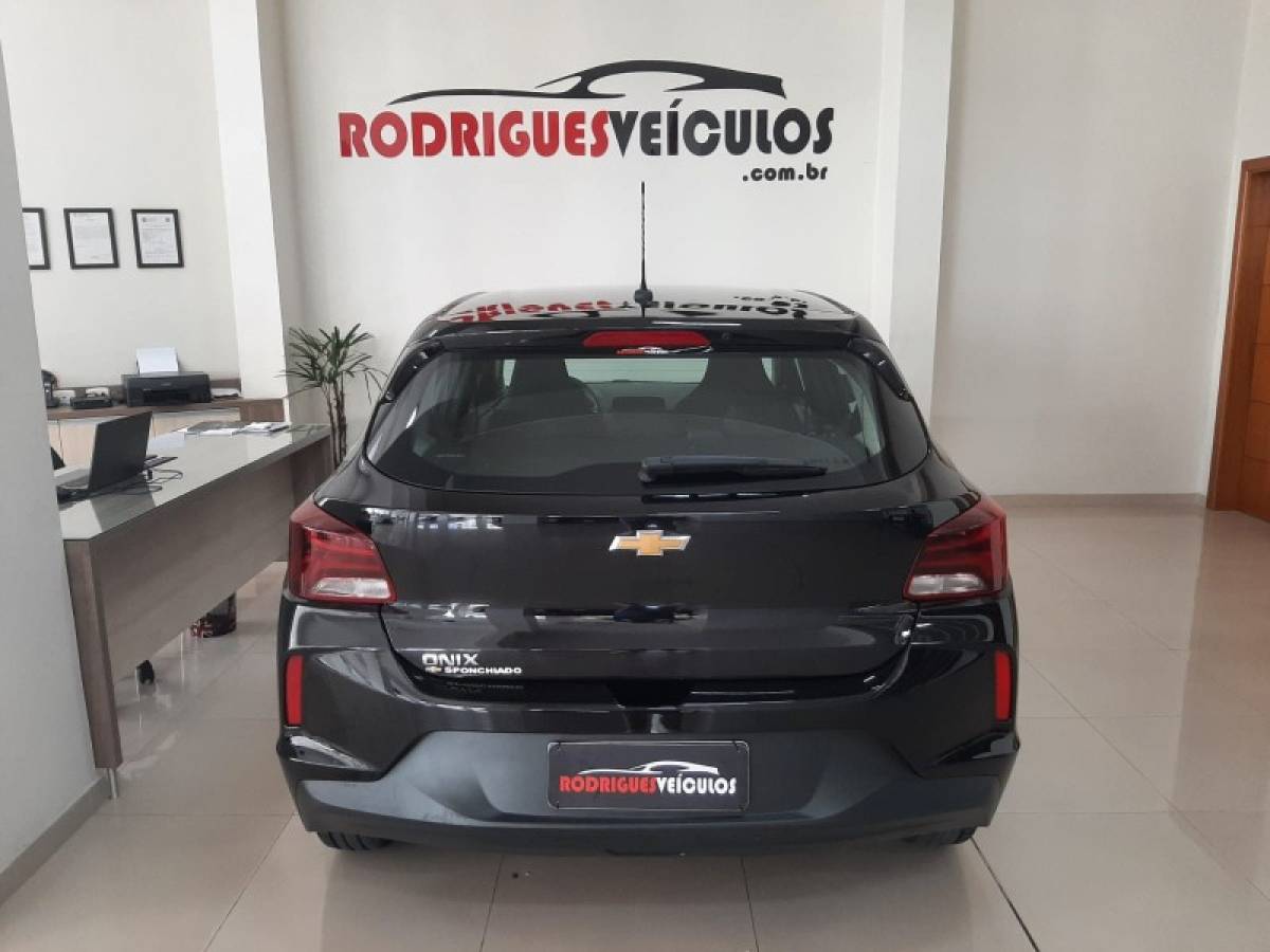 CHEVROLET - ONIX - 2021/2022 - Preta - R$ 68.900,00