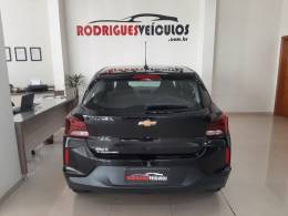 CHEVROLET - ONIX - 2021/2022 - Preta - R$ 68.900,00