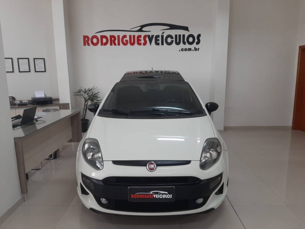 FIAT - PUNTO - 2014/2015 - Branca - R$ 57.900,00