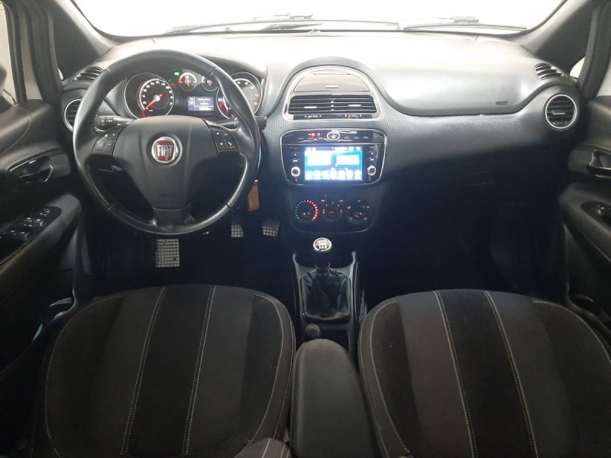 FIAT - PUNTO - 2014/2015 - Branca - R$ 57.900,00