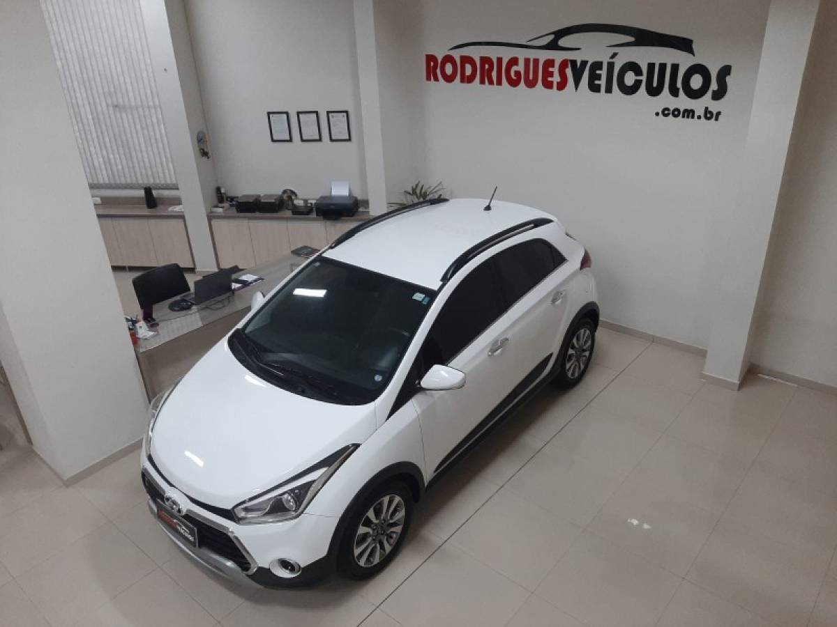 HYUNDAI - HB20X - 2016/2017 - Branca - R$ 69.900,00