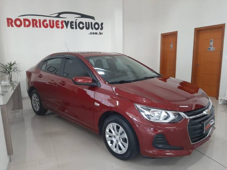 CHEVROLET - ONIX - 2020/2021 - Vermelha - R$ 68.900,00