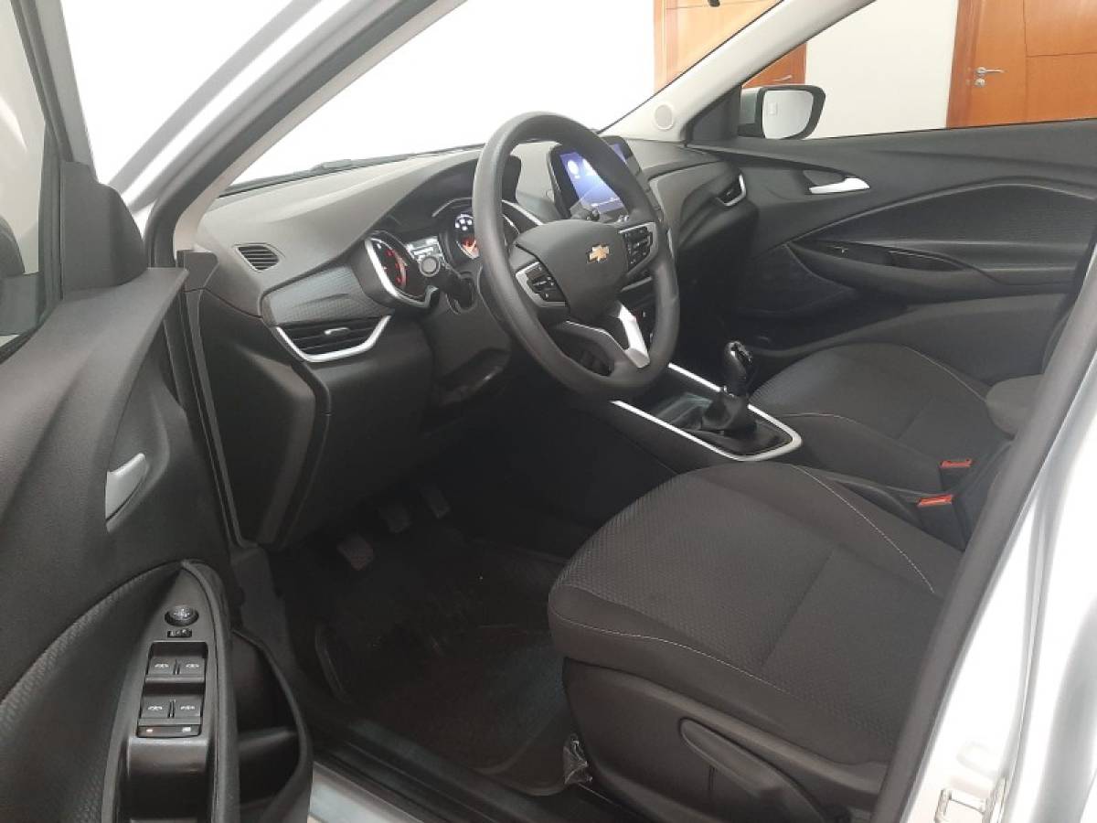 CHEVROLET - ONIX - 2023/2023 - Prata - R$ 82.900,00