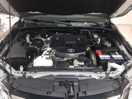 TOYOTA - HILUX SW4 - 2018/2018 - Prata - R$ 229.900,00