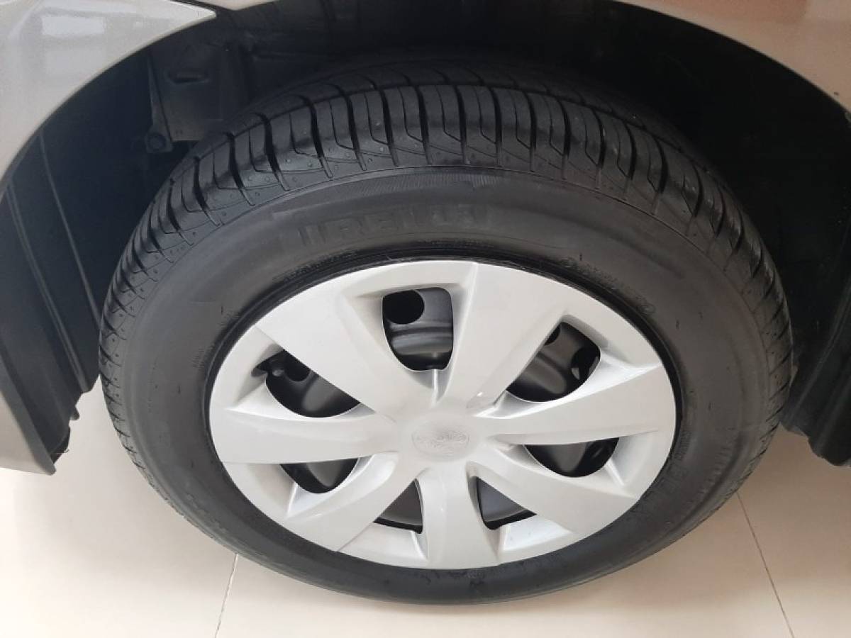 TOYOTA - ETIOS - 2018/2019 - Cinza - R$ 64.900,00