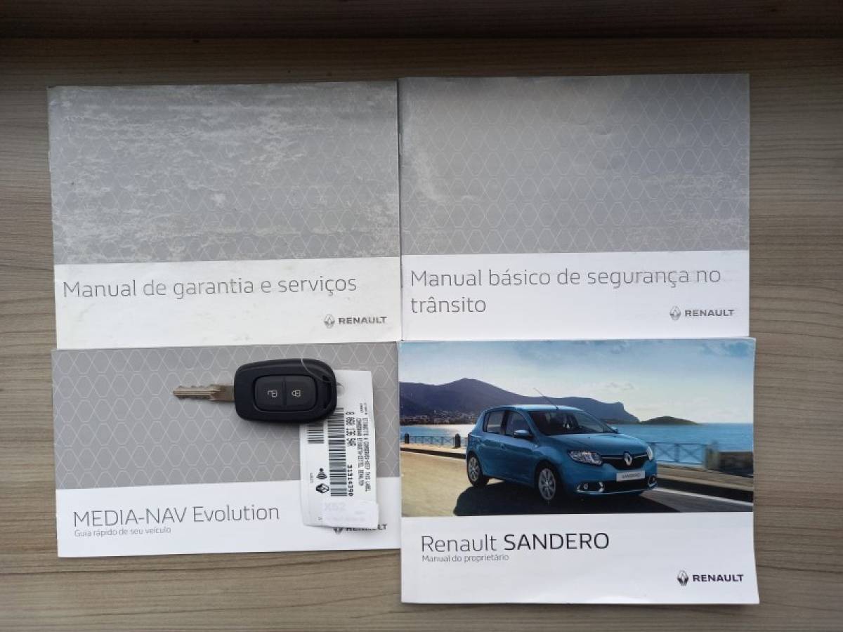 RENAULT - SANDERO - 2017/2018 - Branca - R$ 54.900,00