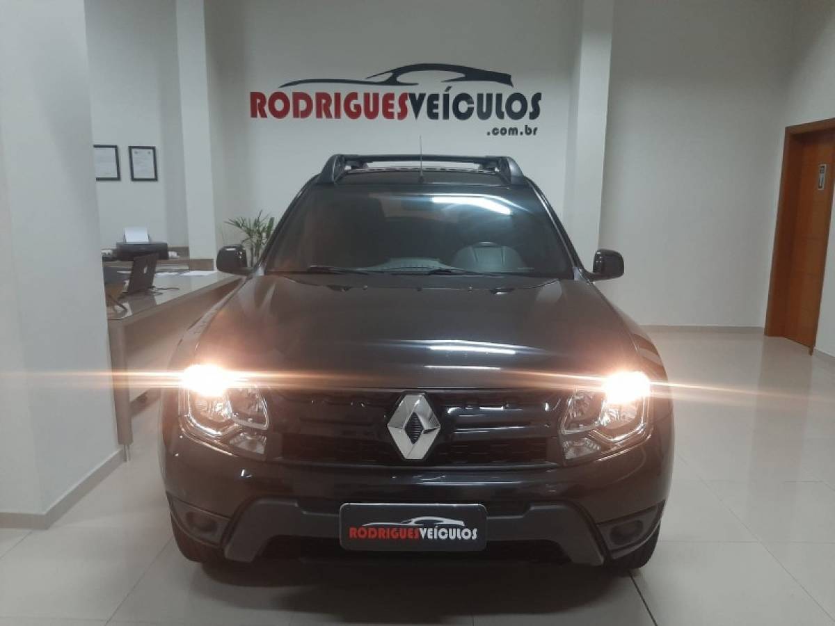 RENAULT - DUSTER - 2015/2016 - Preta - R$ 59.900,00