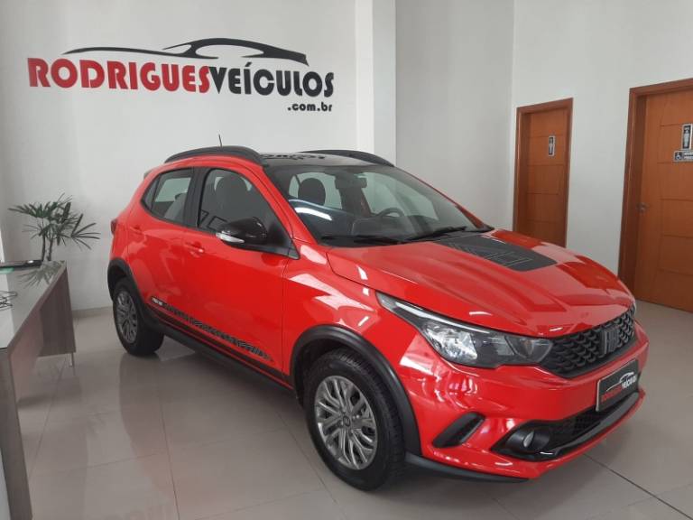 FIAT - ARGO - 2021/2022 - Vermelha - R$ 76.900,00