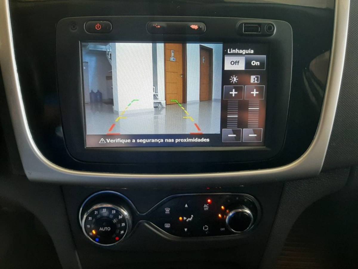 RENAULT - SANDERO - 2014/2015 - Prata - R$ 44.900,00