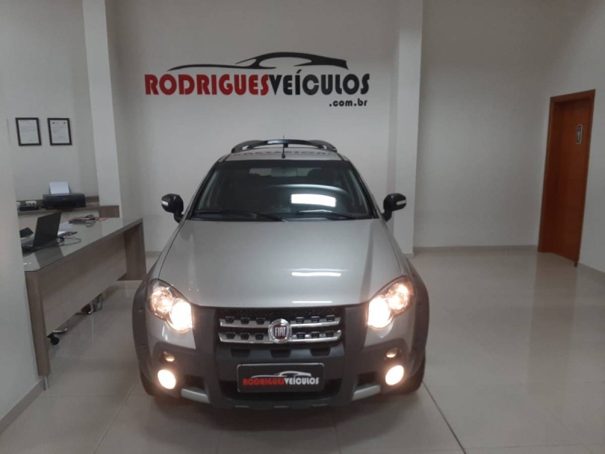 FIAT - PALIO - 2010/2011 - Bege - R$ 39.900,00