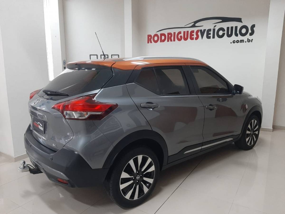 NISSAN - KICKS - 2016/2017 - Cinza - R$ 84.900,00