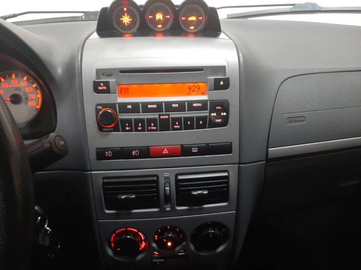 FIAT - PALIO - 2010/2011 - Bege - R$ 39.900,00