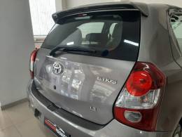TOYOTA - ETIOS - 2018/2019 - Cinza - R$ 64.900,00