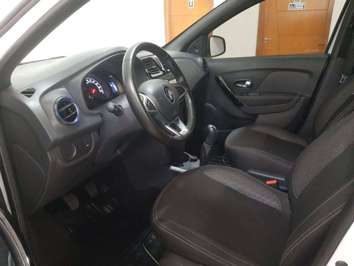 RENAULT - SANDERO - 2020/2021 - Branca - R$ 62.900,00