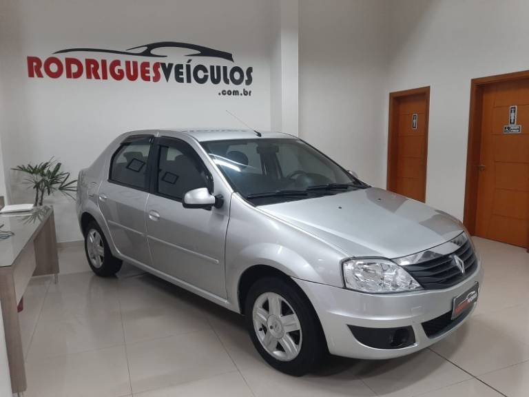RENAULT - LOGAN - 2011/2011 - Prata - R$ 29.900,00