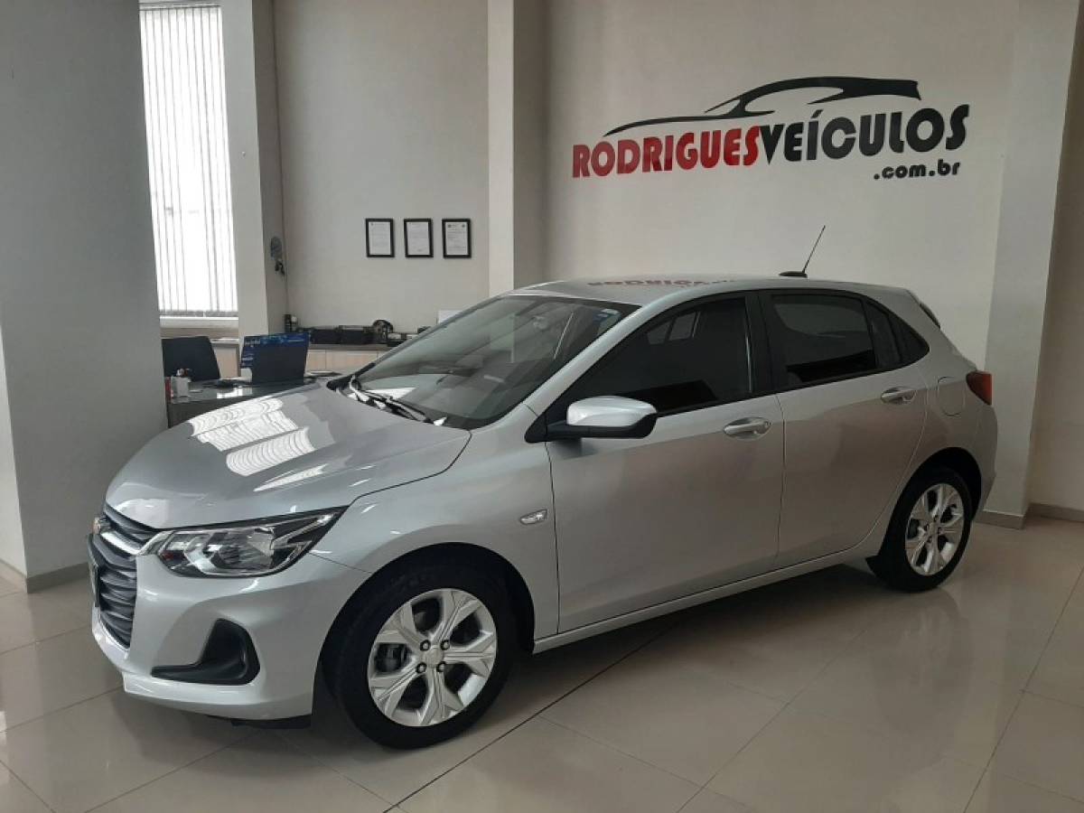 CHEVROLET - ONIX - 2023/2023 - Prata - R$ 82.900,00