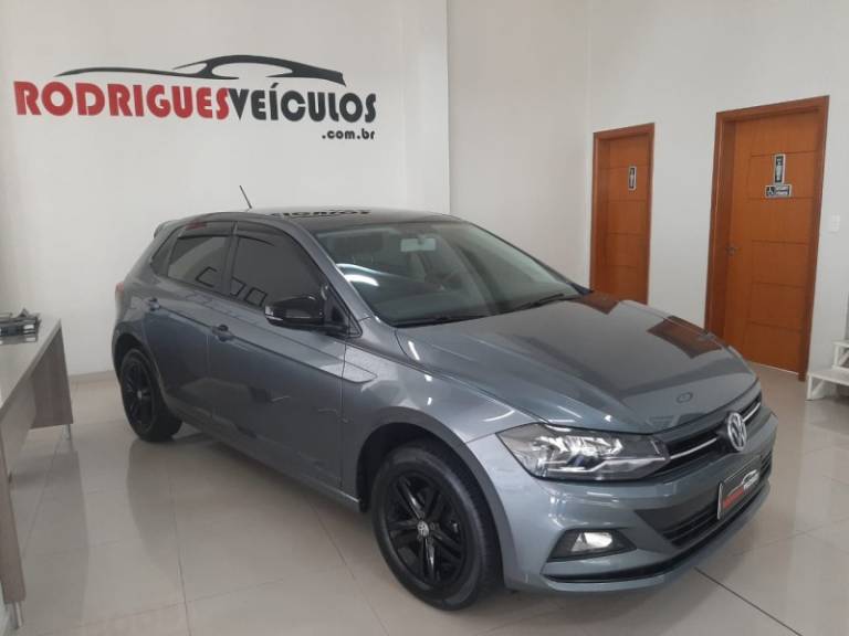 VOLKSWAGEN - POLO - 2019/2020 - Cinza - R$ 63.900,00