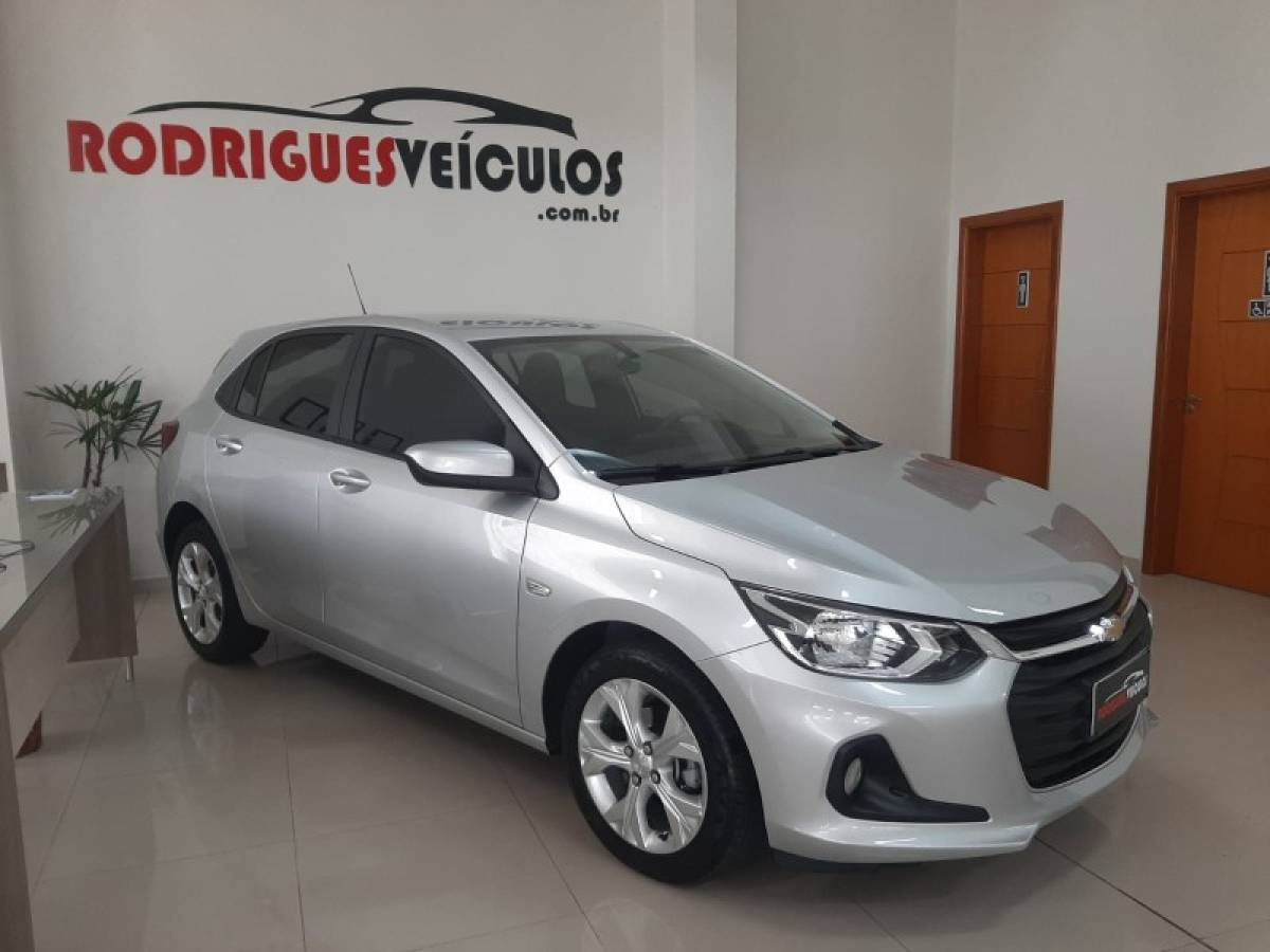CHEVROLET - ONIX - 2023/2023 - Prata - R$ 82.900,00