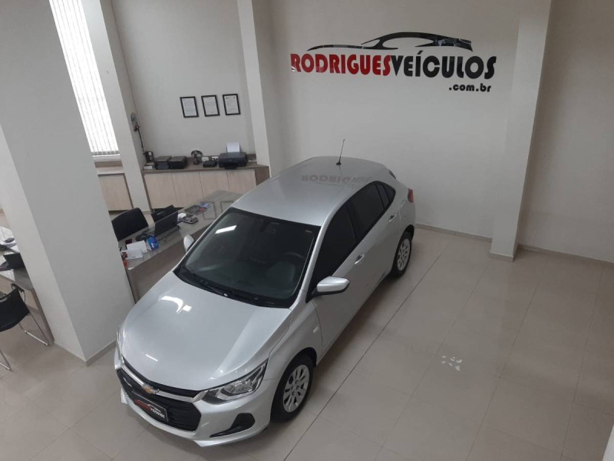 CHEVROLET - ONIX - 2020/2020 - Prata - R$ 59.900,00