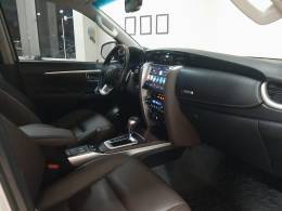 TOYOTA - HILUX SW4 - 2018/2018 - Prata - R$ 229.900,00