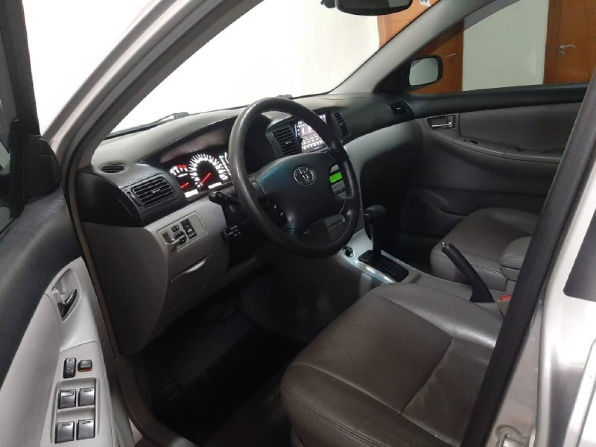 TOYOTA - COROLLA - 2007/2008 - Prata - R$ 47.900,00