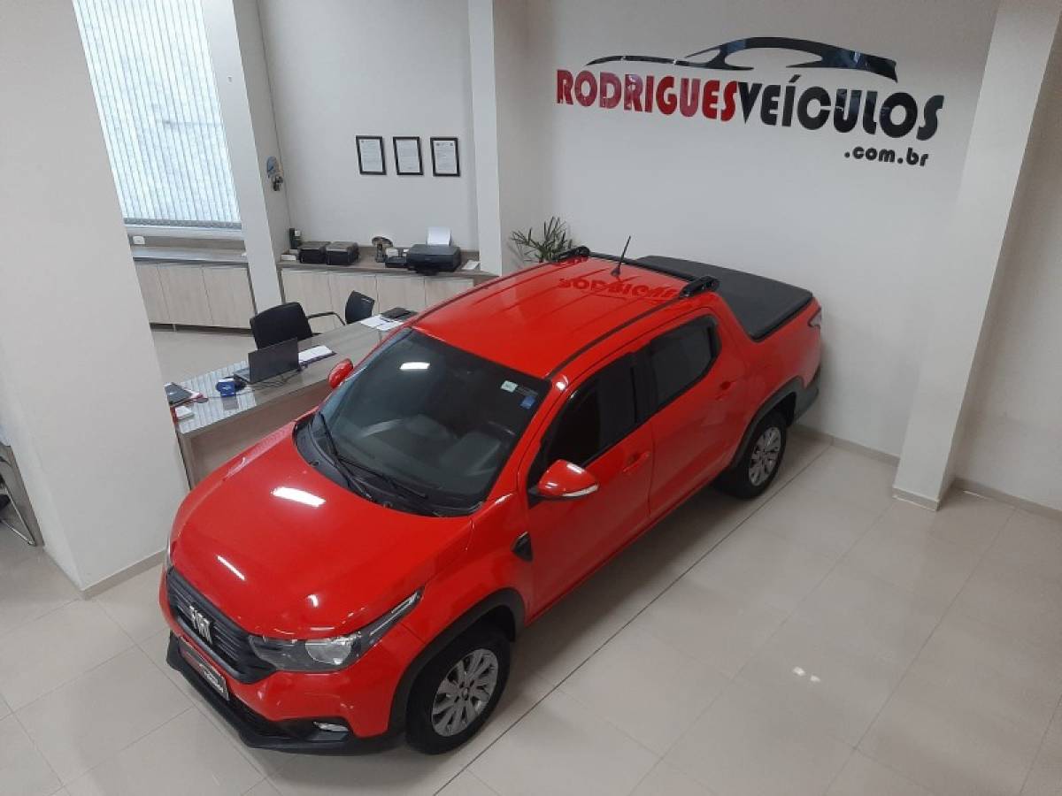 FIAT - STRADA - 2021/2022 - Vermelha - R$ 95.900,00