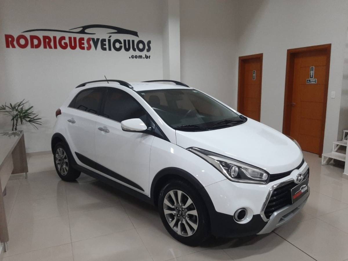 HYUNDAI - HB20X - 2016/2017 - Branca - R$ 69.900,00