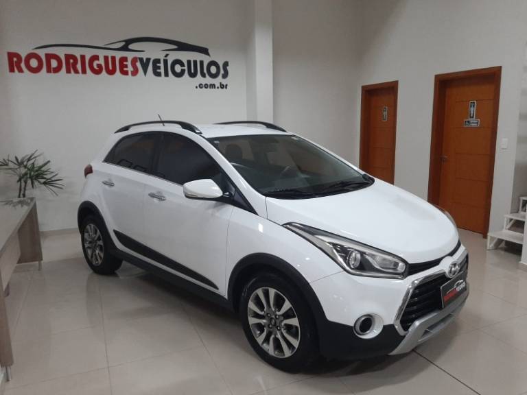 HYUNDAI - HB20X - 2016/2017 - Branca - R$ 69.900,00